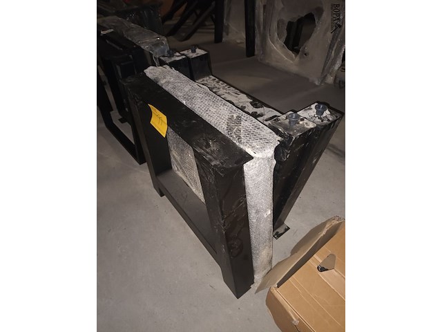 Lot 11 - metalen tafelpoten a-vorm. 4 stuks - afbeelding 2 van  3