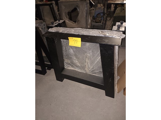 Lot 11 - metalen tafelpoten a-vorm. 4 stuks - afbeelding 3 van  3