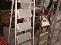 Lot 11 - metalen trapladder - afbeelding 2 van  2