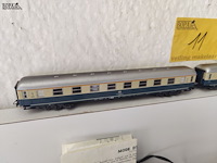 Lot 11 - model treinwagons - 2 stuks - afbeelding 2 van  5