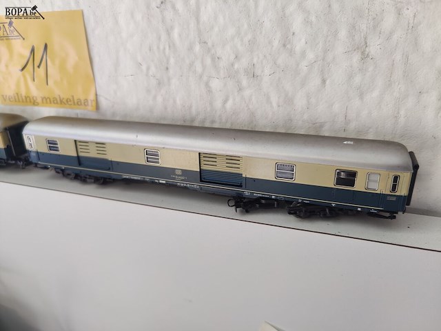 Lot 11 - model treinwagons - 2 stuks - afbeelding 3 van  5