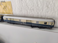 Lot 11 - model treinwagons - 2 stuks - afbeelding 3 van  5