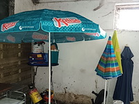 Lot 11 - parasols - 4 stuks