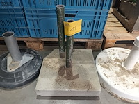 Lot 11 - parasolvoet. 3 stuks