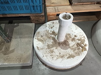 Lot 11 - parasolvoet. 3 stuks - afbeelding 3 van  4