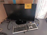 Lot 11 - pc scherm en toetsenbord