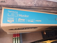 Lot 11 - pc scherm en toetsenbord - afbeelding 2 van  3