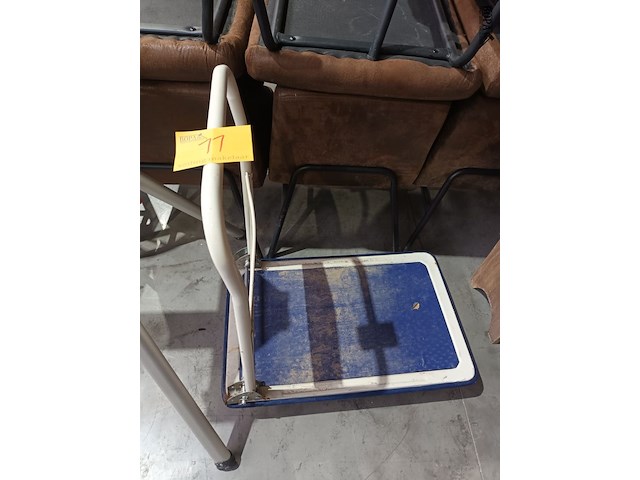 Lot 11 - platte kar - afbeelding 1 van  3