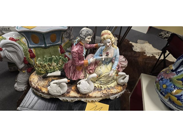 Lot 11 - porseleinen capodemonte italiaanse koppel - afbeelding 1 van  6