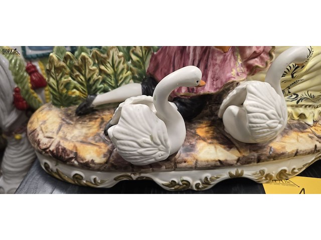 Lot 11 - porseleinen capodemonte italiaanse koppel - afbeelding 4 van  6