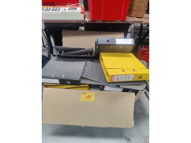 Lot 11 - ringmappen - 1 doos - afbeelding 1 van  2