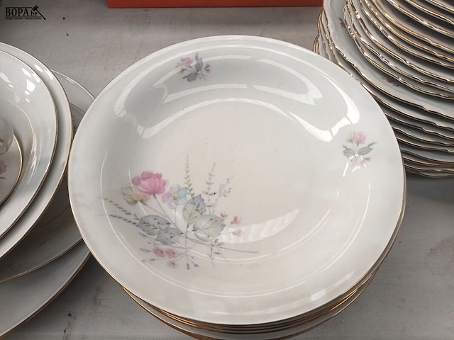 Lot 11 - servies bavaria. 52 stuks - afbeelding 2 van  5