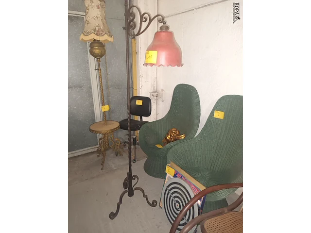Lot 11 - staande lamp - afbeelding 1 van  3