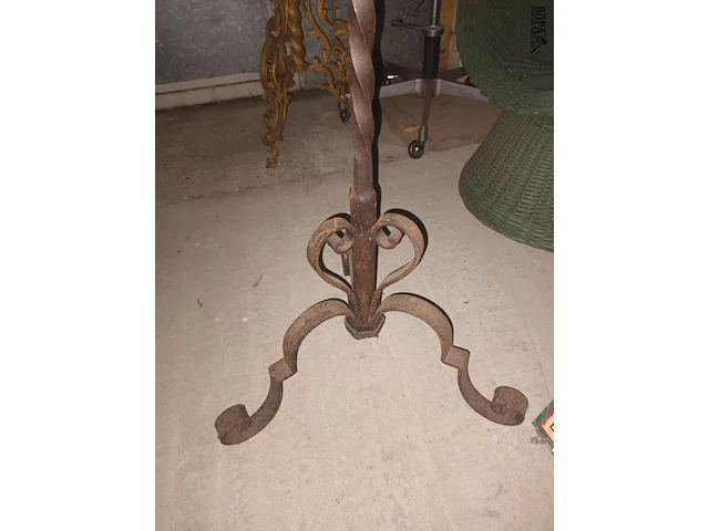 Lot 11 - staande lamp - afbeelding 3 van  3