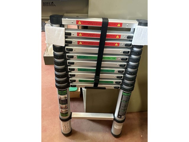 Lot 11 - telescopische ladder nieuw in doos - aluminium step 1 stuk 1 - afbeelding 2 van  2