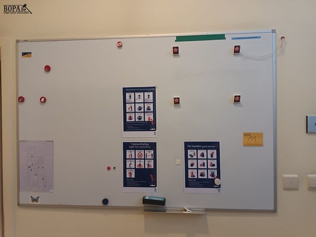 Lot 11 - whiteboard - afbeelding 1 van  2