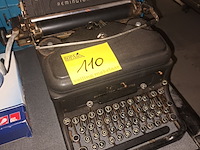 Lot 110 - antieke typemachine remington - afbeelding 1 van  4