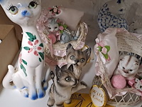 Lot 110 - beeldjes poezen ong 15 stuks - afbeelding 2 van  4