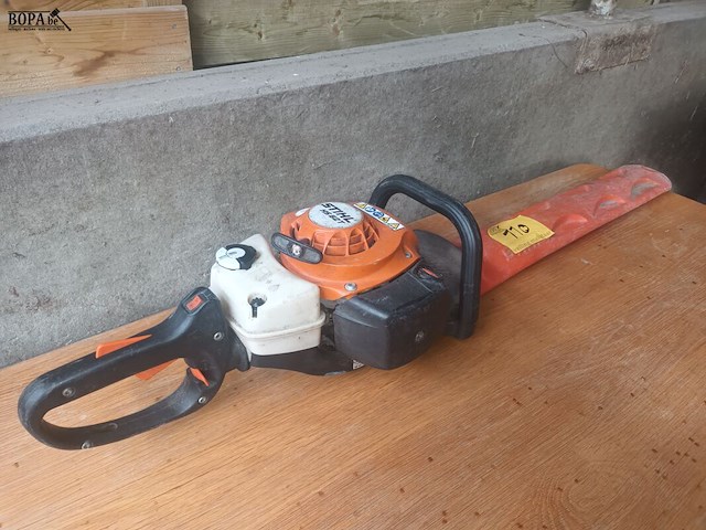Lot 110 - benzine heggenschaar stihl - afbeelding 1 van  3