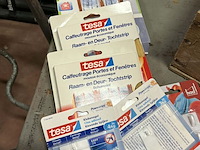 Lot 110 - bevestigingsmateriaal, opbergartikelen en tochtstrips circa - afbeelding 2 van  5