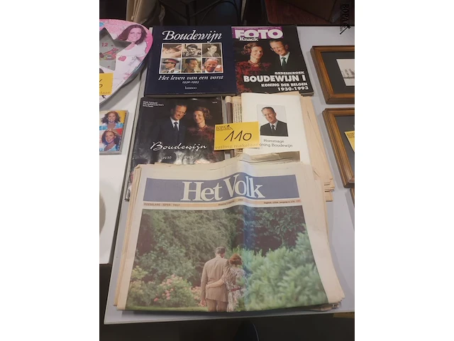 Lot 110 - boeken en kranten boudewijn. 11 stuks - afbeelding 1 van  4