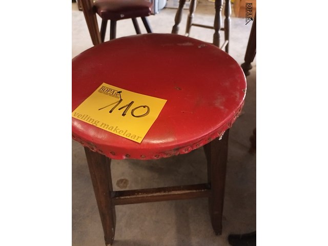 Lot 110 - houten kruk - afbeelding 3 van  3