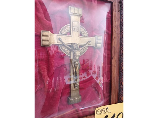 Lot 110 - kruisbeeld in kader - afbeelding 2 van  3