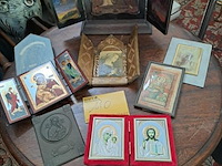 Lot 110 - lot triptieken, icoon en religieuze afbeeldingen - afbeelding 1 van  5