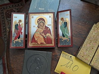 Lot 110 - lot triptieken, icoon en religieuze afbeeldingen - afbeelding 5 van  5