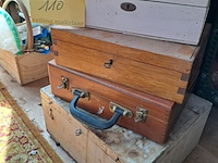 Lot 110 - oude houten kistjes 1 met oude stempels - afbeelding 3 van  3