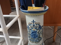 Lot 110 - paraplubak met inhoud - afbeelding 1 van  4
