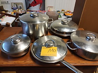 Lot 110 - potten en pannen demeyere. 5 stuks - afbeelding 1 van  5