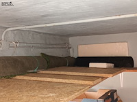 Lot 110 - restrollen kunstgras en worteldoek. 4 stuks - afbeelding 2 van  3