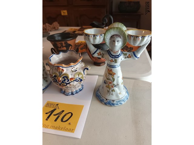 Lot 110 - rouen porselein. 3 stuks - afbeelding 3 van  5