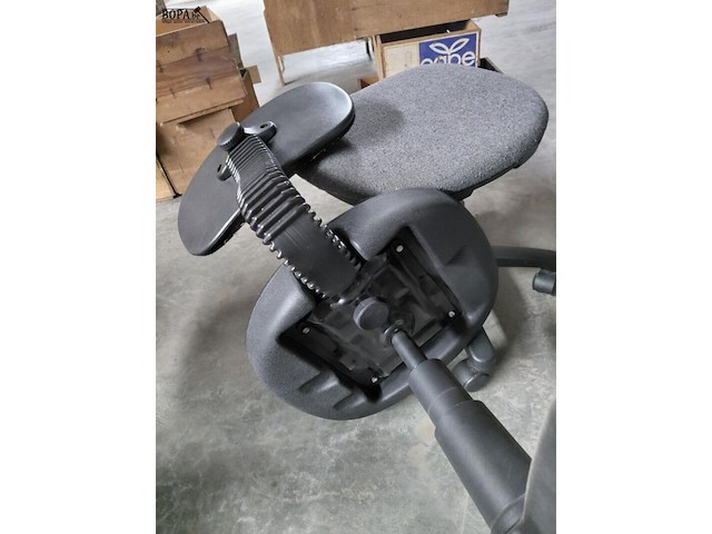 Lot 110 - set bureaustoelen - 2 stuks - afbeelding 3 van  3