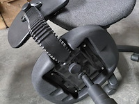 Lot 110 - set bureaustoelen - 2 stuks - afbeelding 3 van  3