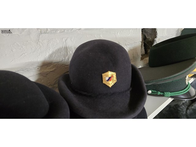 Lot 110 - slovenië 4 vrouwelijke - afbeelding 5 van  5