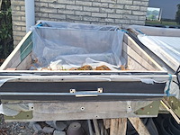 Lot 110 - tafel met kweekbakken - afbeelding 3 van  6
