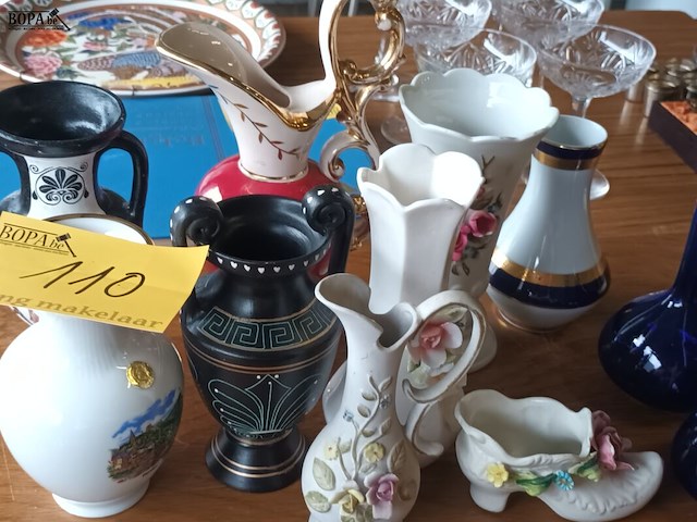Lot 110 - vaasjes. 10 stuks - afbeelding 1 van  4