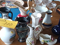 Lot 110 - vaasjes. 10 stuks - afbeelding 1 van  4