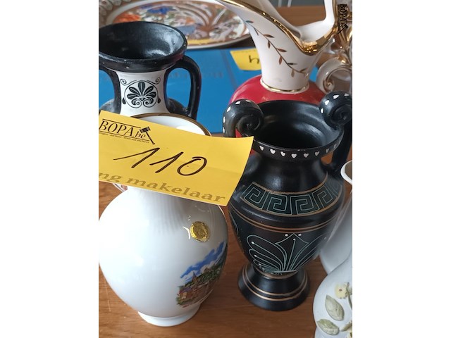 Lot 110 - vaasjes. 10 stuks - afbeelding 2 van  4