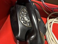 Lot 110 - vintage zwarte draaischijftelefoons - afbeelding 2 van  4