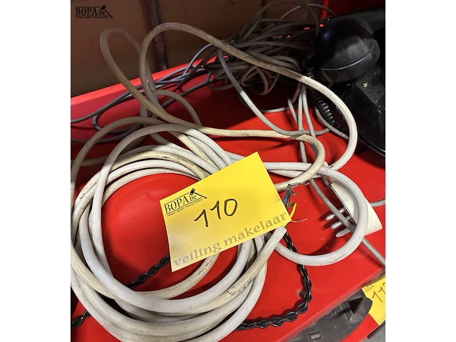 Lot 110 - vintage zwarte draaischijftelefoons - afbeelding 3 van  4