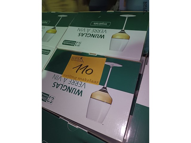 Lot 110 - wijnglas in doos. 8 stuks - afbeelding 1 van  2