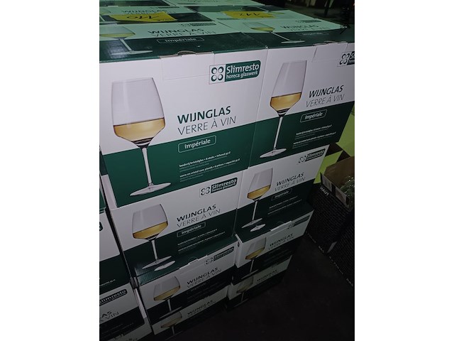 Lot 110 - wijnglas in doos. 8 stuks - afbeelding 2 van  2