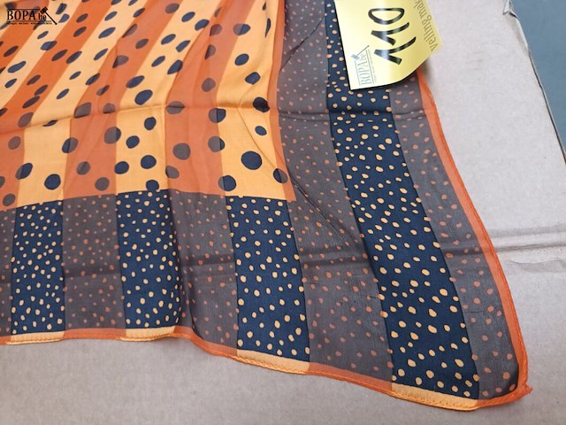Lot 110 - zijden sjaal - afbeelding 3 van  4