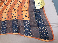 Lot 110 - zijden sjaal - afbeelding 3 van  4