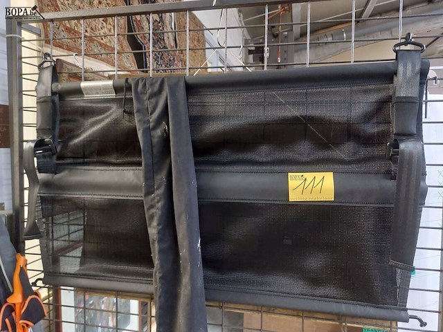 Lot 111 - bagagenet/hondennet voor auto - afbeelding 1 van  2