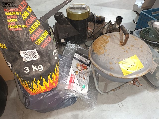Lot 111 - bbq en toebehoren - afbeelding 1 van  6