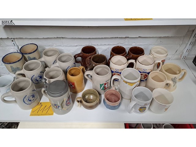 Lot 111 - bierpotten politie ong 25 stuks - afbeelding 1 van  3